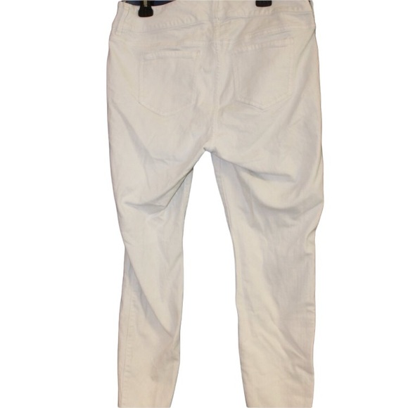 Three button white Torrid jegging pants. Women's size 16R. - Picture 5 of 5